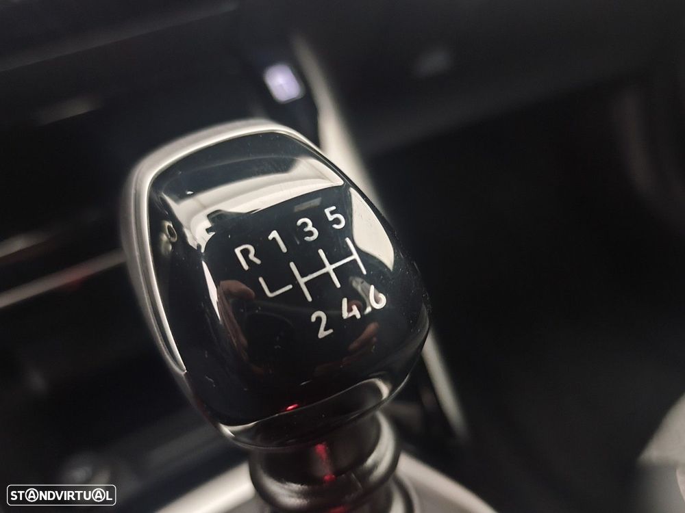 Peugeot 2008 1.2 PureTech Allure Pack - 23