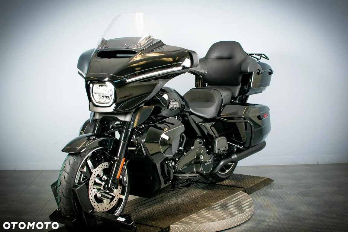 Harley-Davidson Touring Street Glide - 2