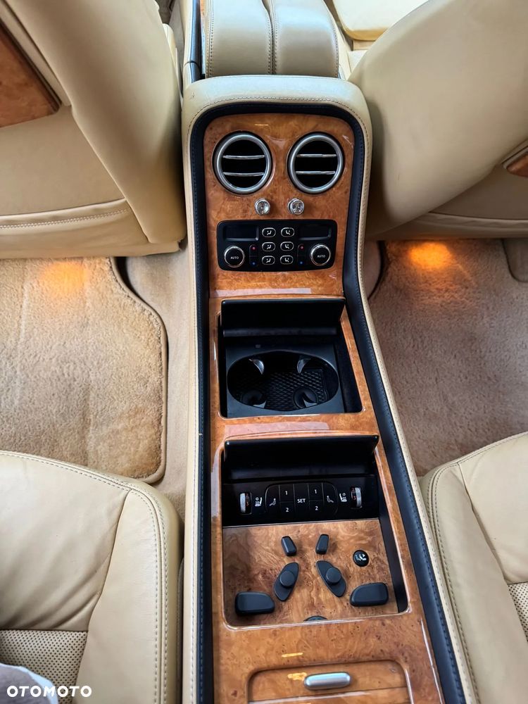 Bentley Flying Spur - 12