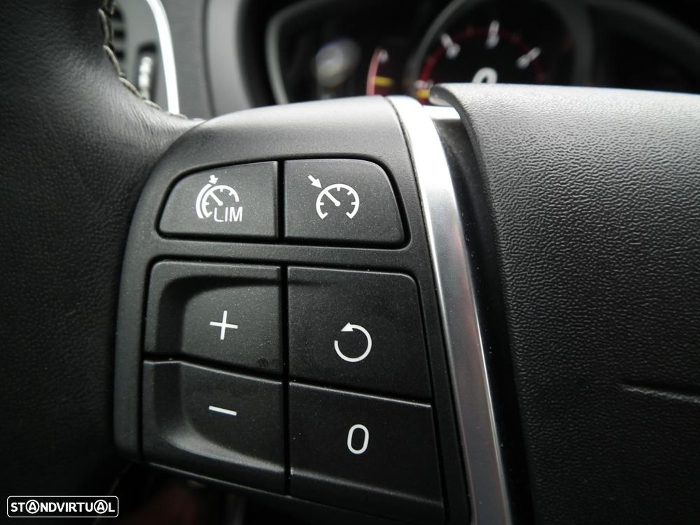 Volvo V40 2.0 D3 R-Design - 29