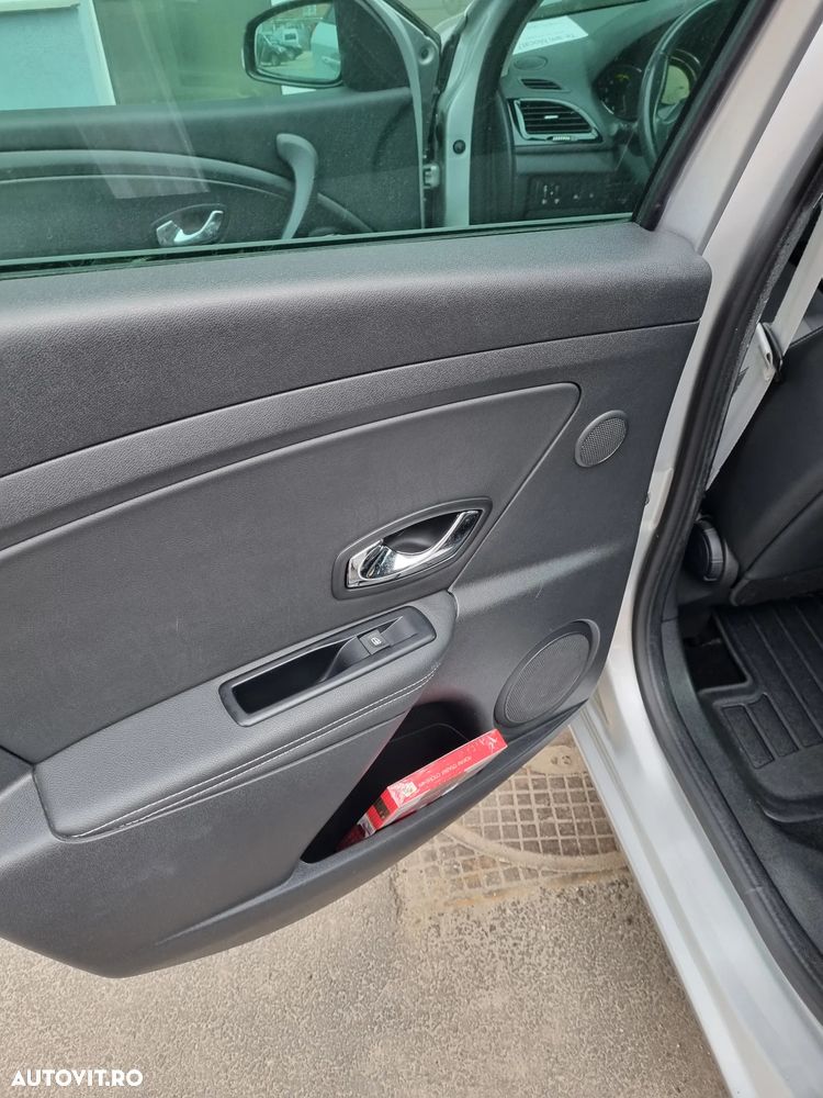 Renault Megane ENERGY dCi 110 Start & Stop Bose Edition - 8