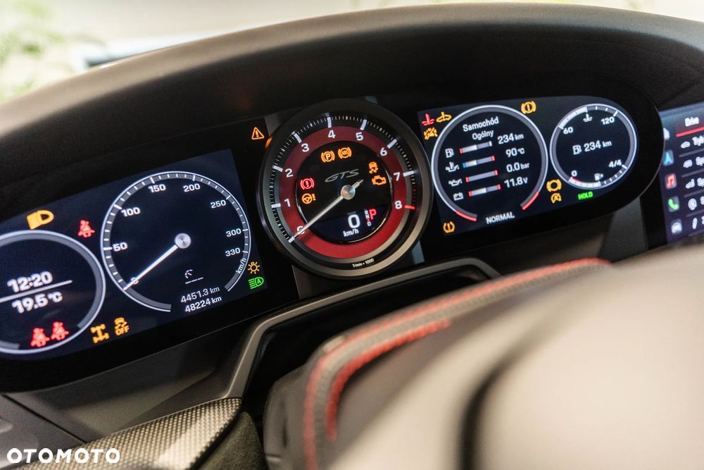 Porsche 911 Carrera 4 GTS - 22