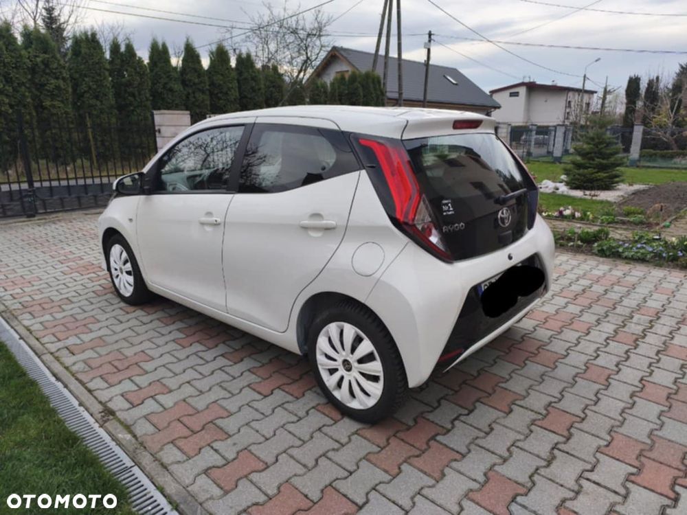 Toyota Aygo x-play - 3