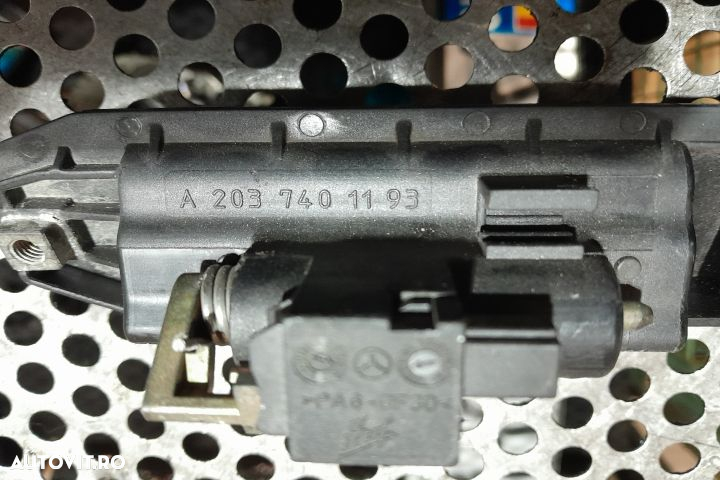 Buton deschidere capota portbagaj din interior A2037401193 Mercedes-B - 4