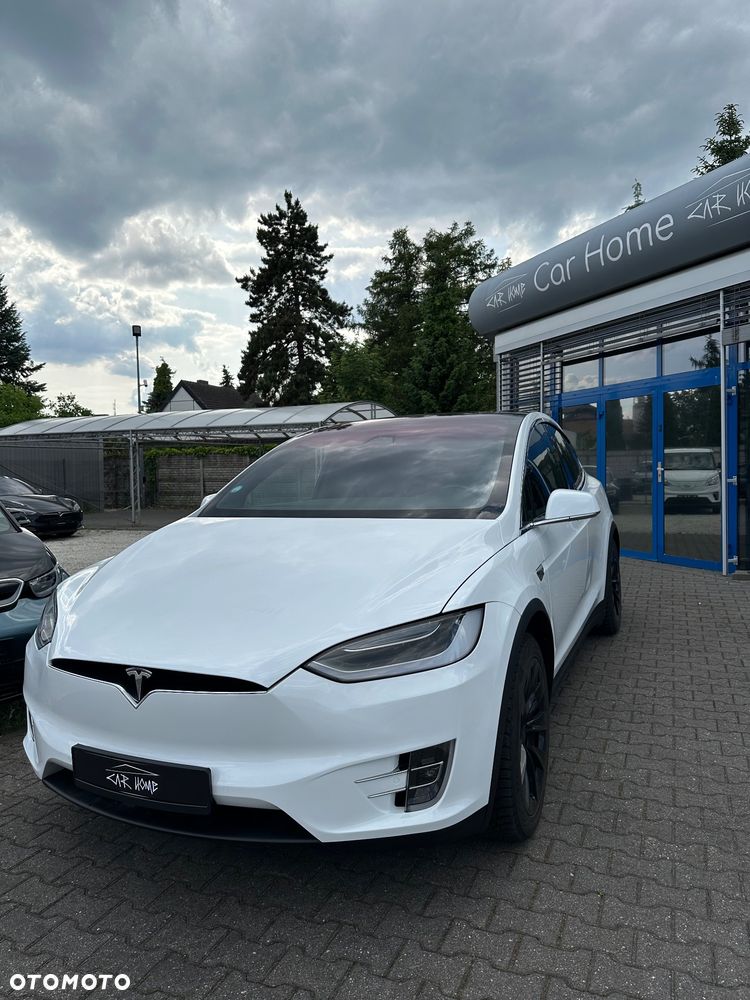 Tesla Model X - 9