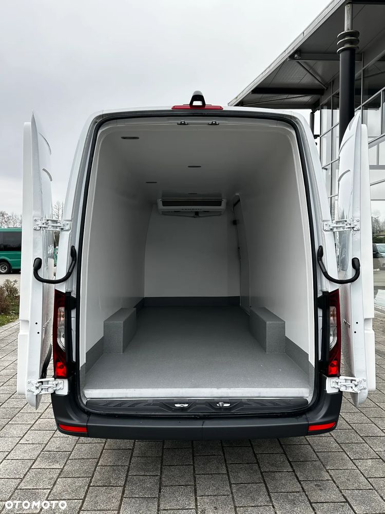Mercedes-Benz Sprinter - 28