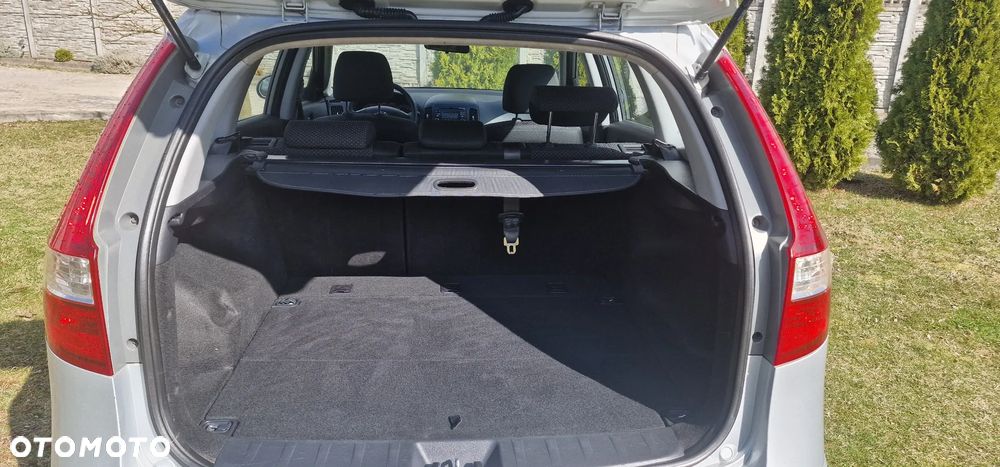 Hyundai i30 1.6 CRDi FIFA WM Edition - 12