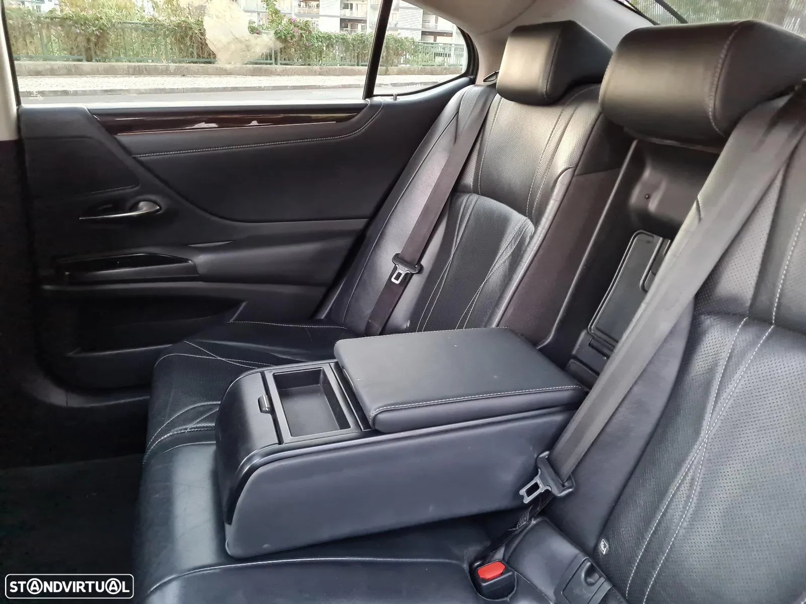 Lexus ES 300h Luxury - 10