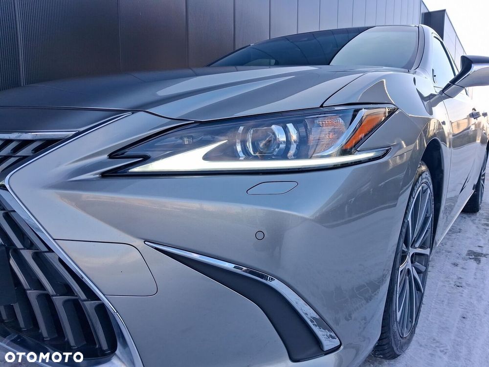 Lexus ES 300h Business Edition - 23