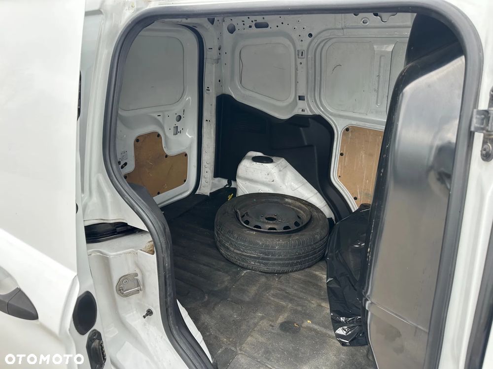 Ford Transit Courier - 10