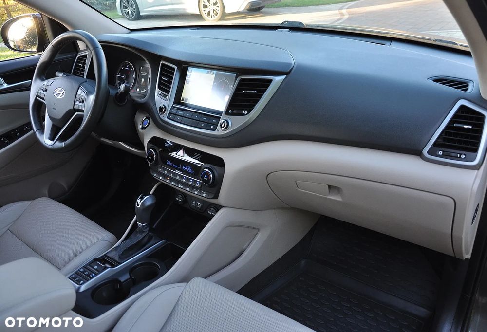 Hyundai Tucson blue 1.7 CRDi 2WD DCT Premium - 26