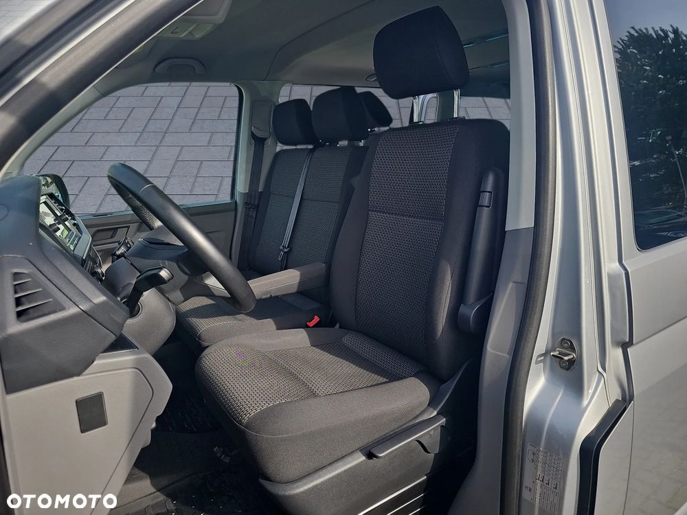 Volkswagen Caravelle - 8