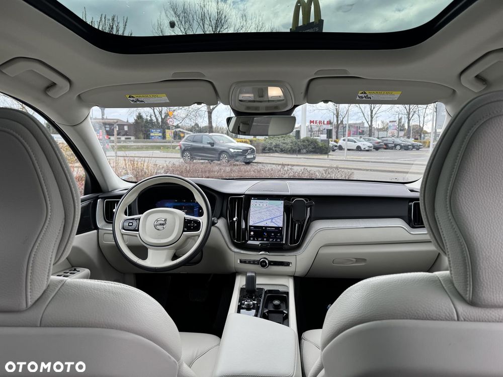 Volvo XC 60 B5 D AWD Plus Dark - 16