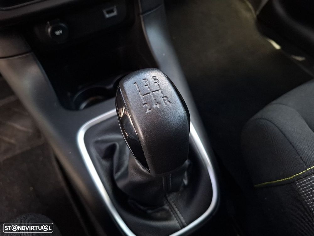 Citroën C3 1.2 PureTech Shine - 18