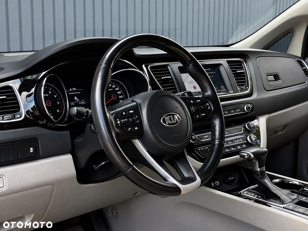 Kia Carnival - 9