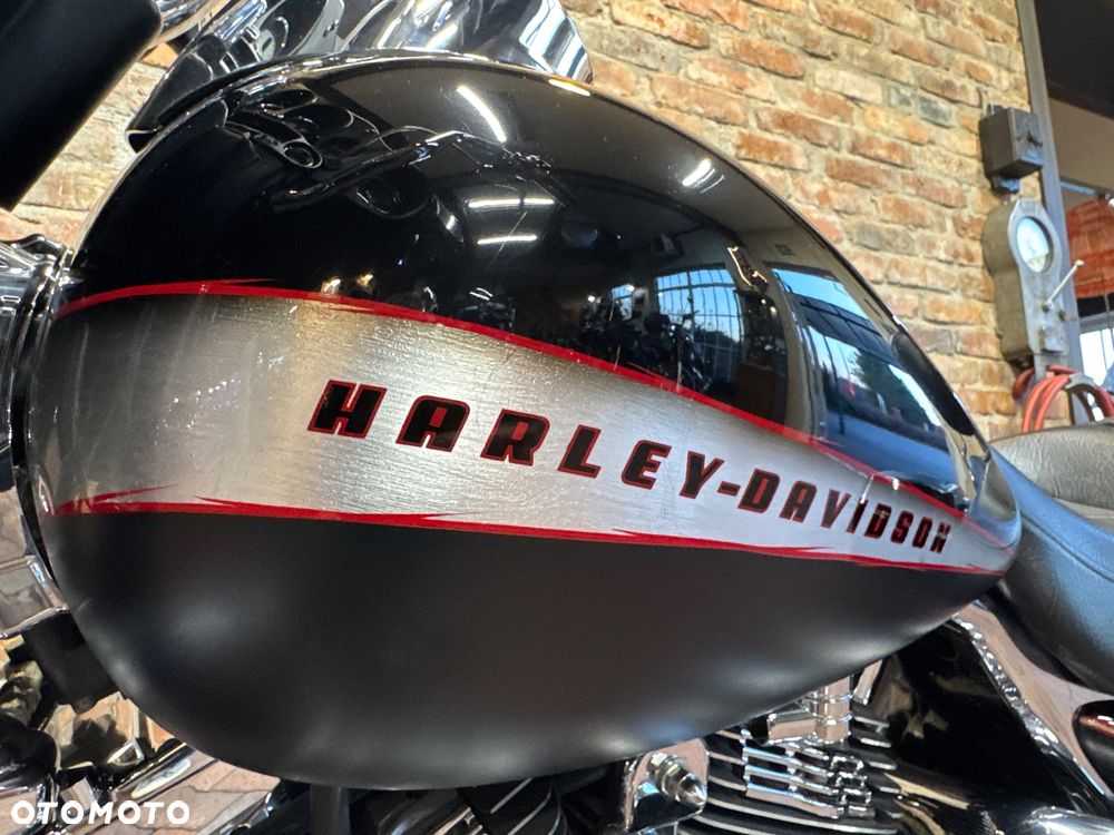 Harley-Davidson Touring Street Glide - 31