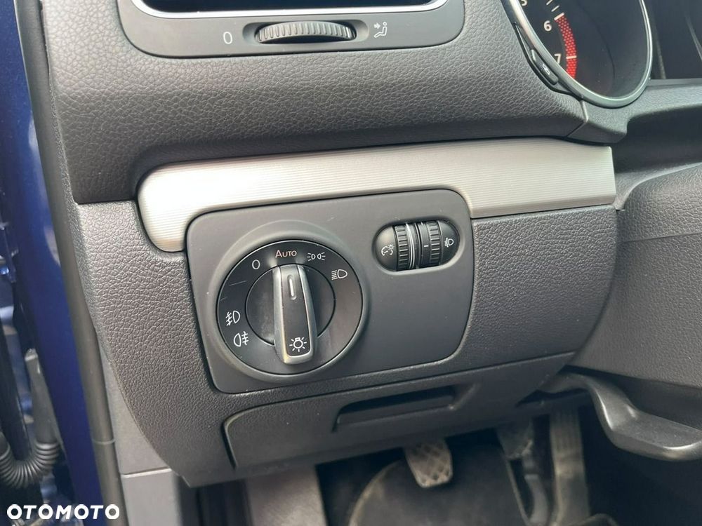Volkswagen Golf - 16