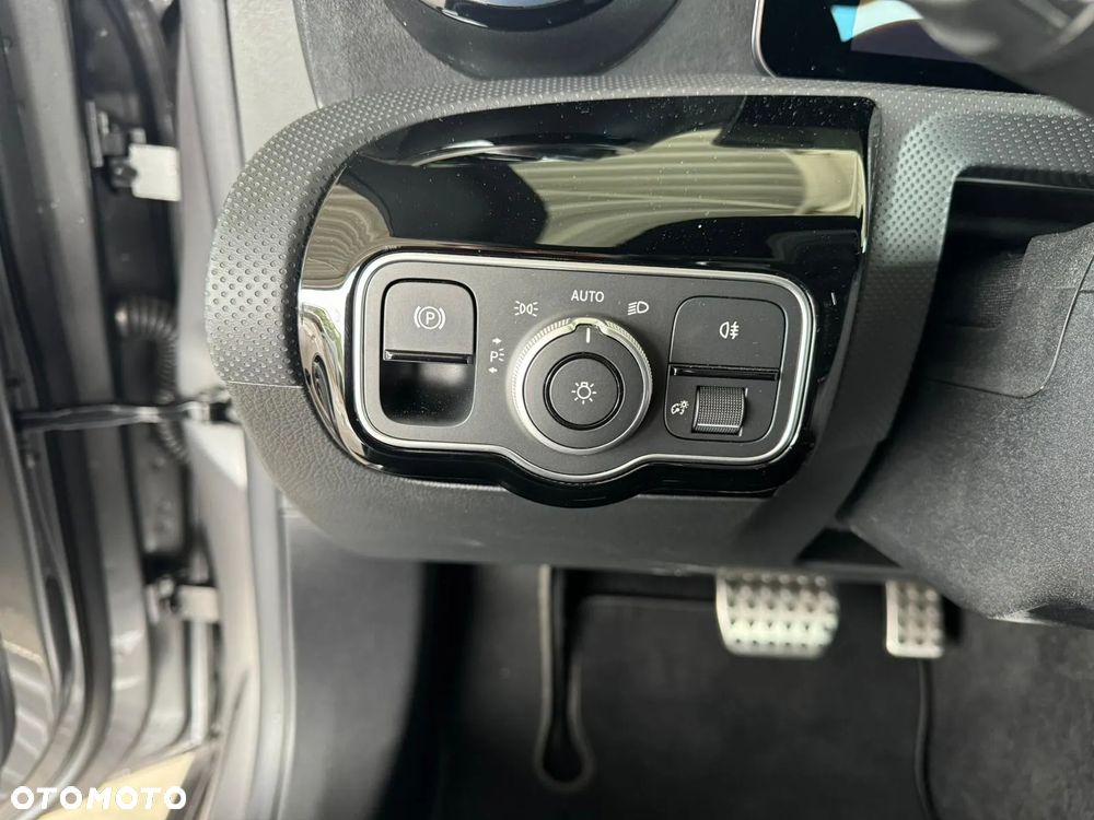 Mercedes-Benz CLA 200 AMG Line 7G-DCT - 24