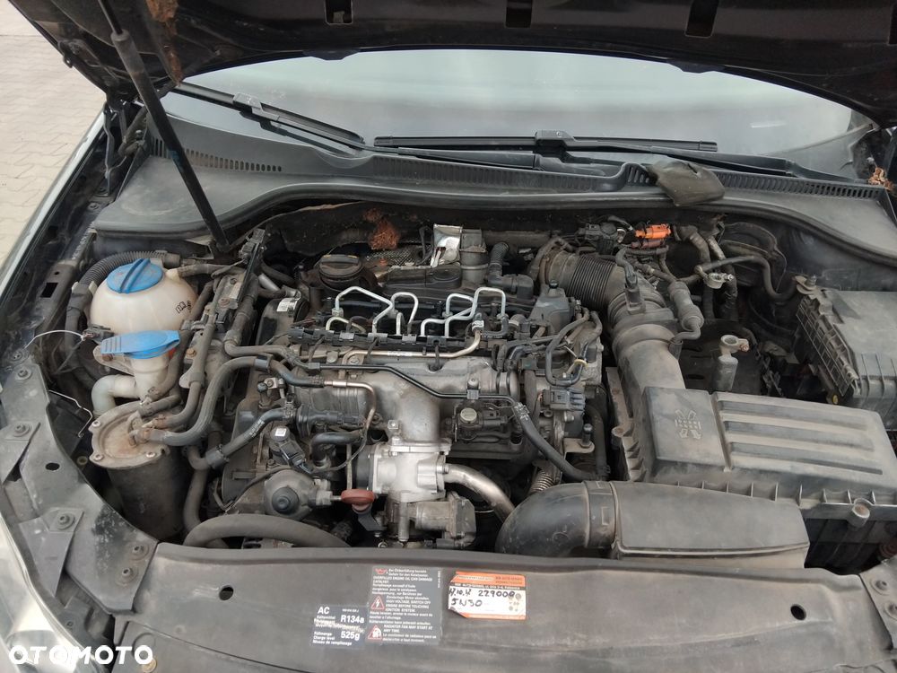 VW Golf 6 VI z silnikiem 2,0 TDI ozn. CBA i skrzynią manualną ozn. KRM lak LC9X - 6