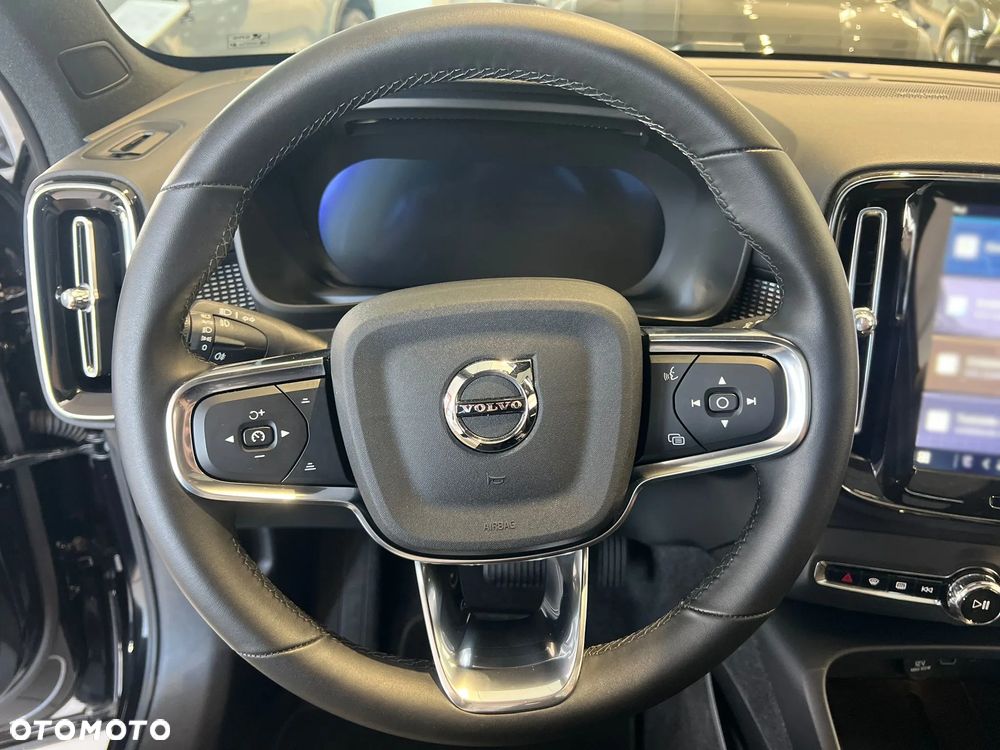 Volvo XC 40 B4 B DKG Ultra Black Edition - 10
