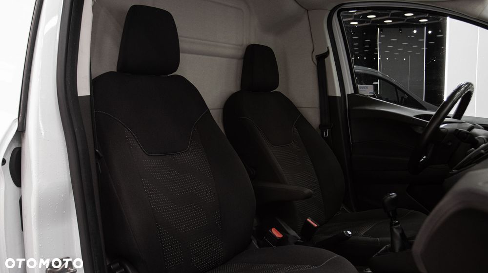 Ford Transit Courier - 20