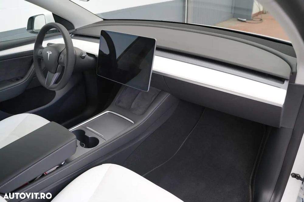 Tesla Model Y Long Range Dual Motor AWD - 5