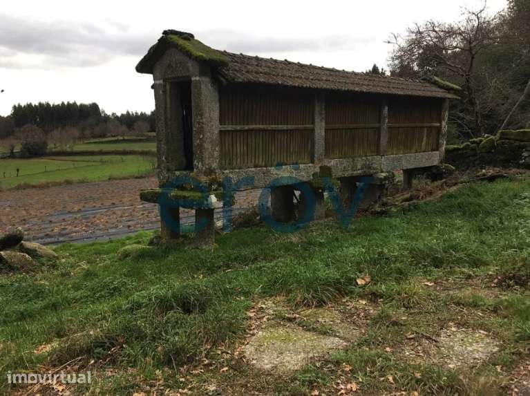 Quinta para restauro em Serzedelo - Póvoa de Lanhoso - Grande imagem: 2/8