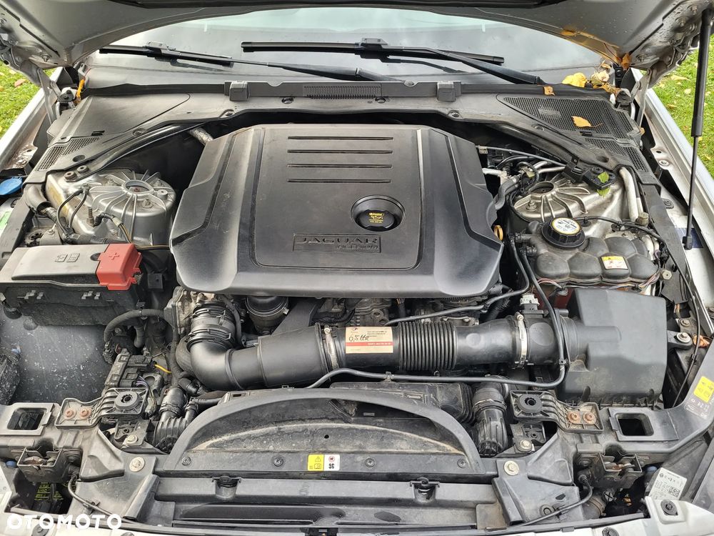 Jaguar XE 2.0 D R-Sport - 18