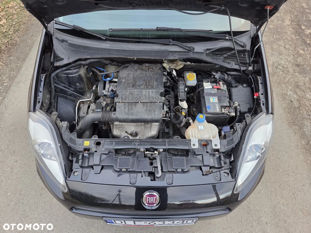 Fiat Punto 1.4 Young - 23