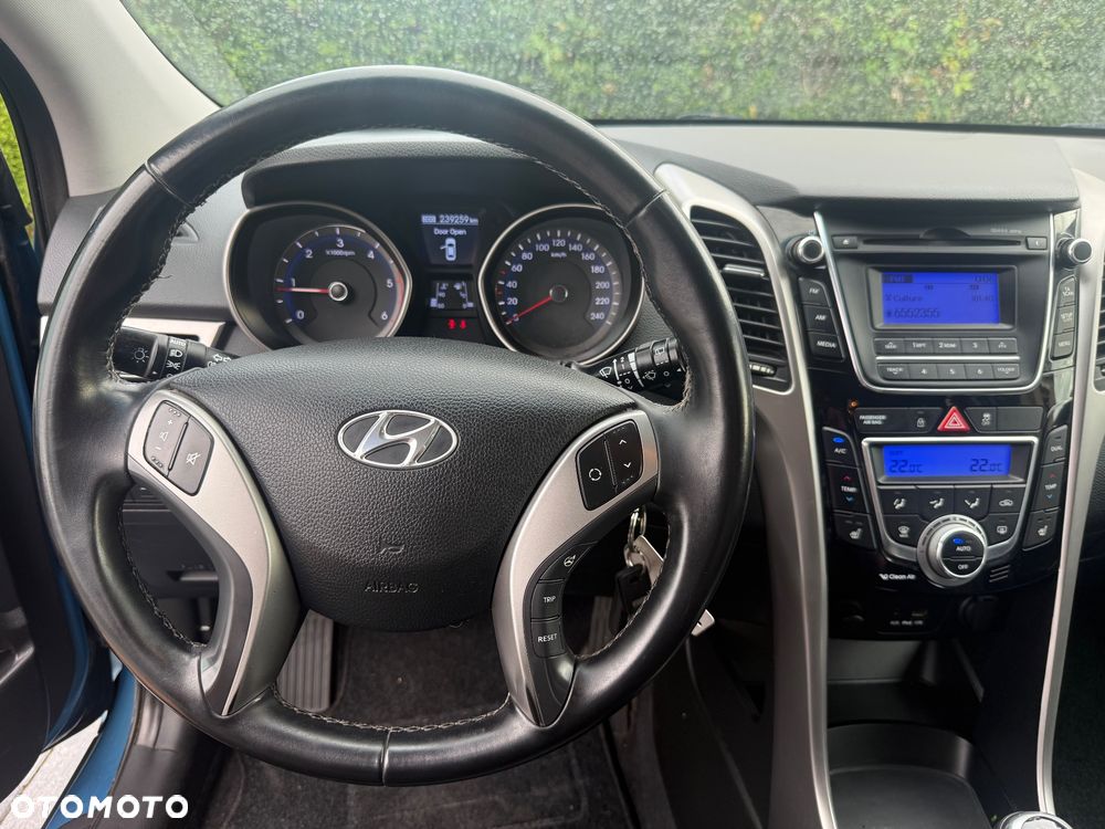 Hyundai i30 blue Kombi 1.6 CRDi YES Gold - 23