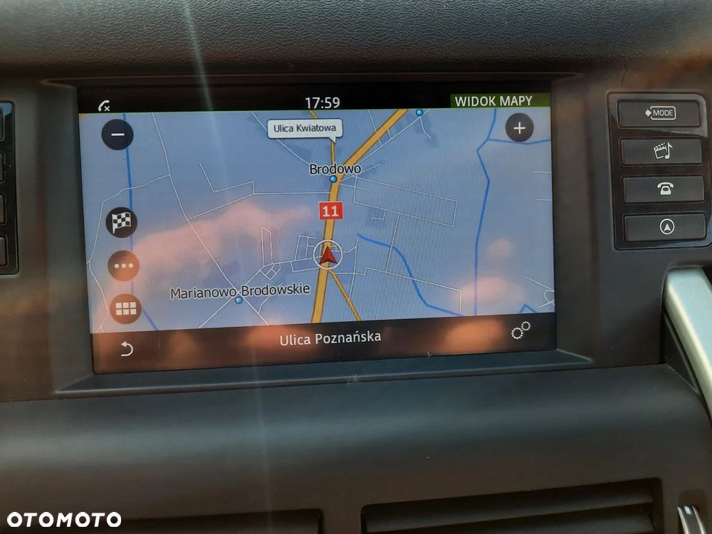 Land Rover Discovery Sport TD4 Sky View - 35