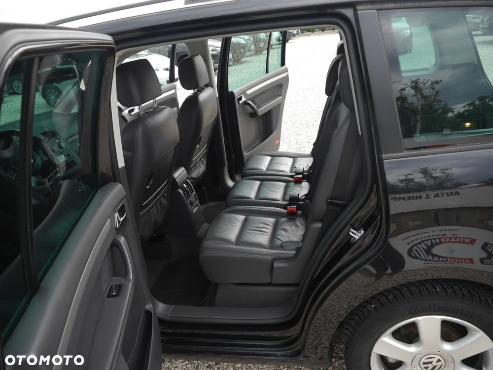 Volkswagen Touran 2.0 TDI DSG Highline - 16