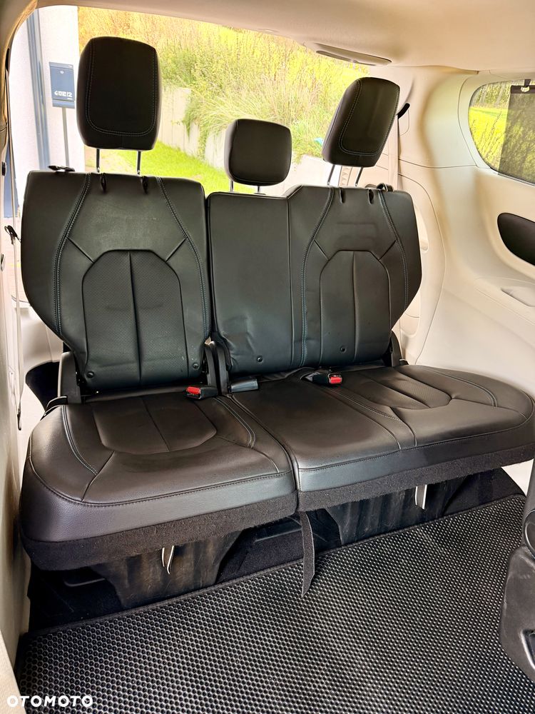 Chrysler Pacifica - 15