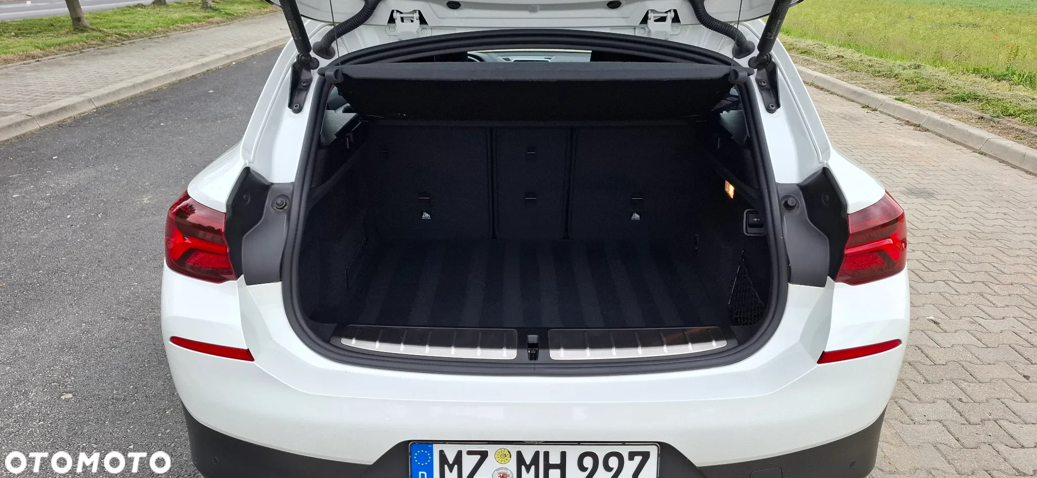 BMW X2 sDrive18d Business Edition - 10