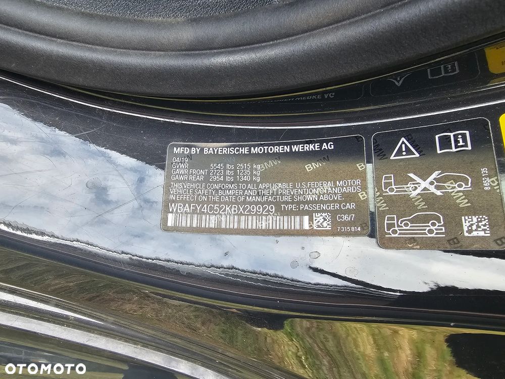 BMW Seria 8 - 17