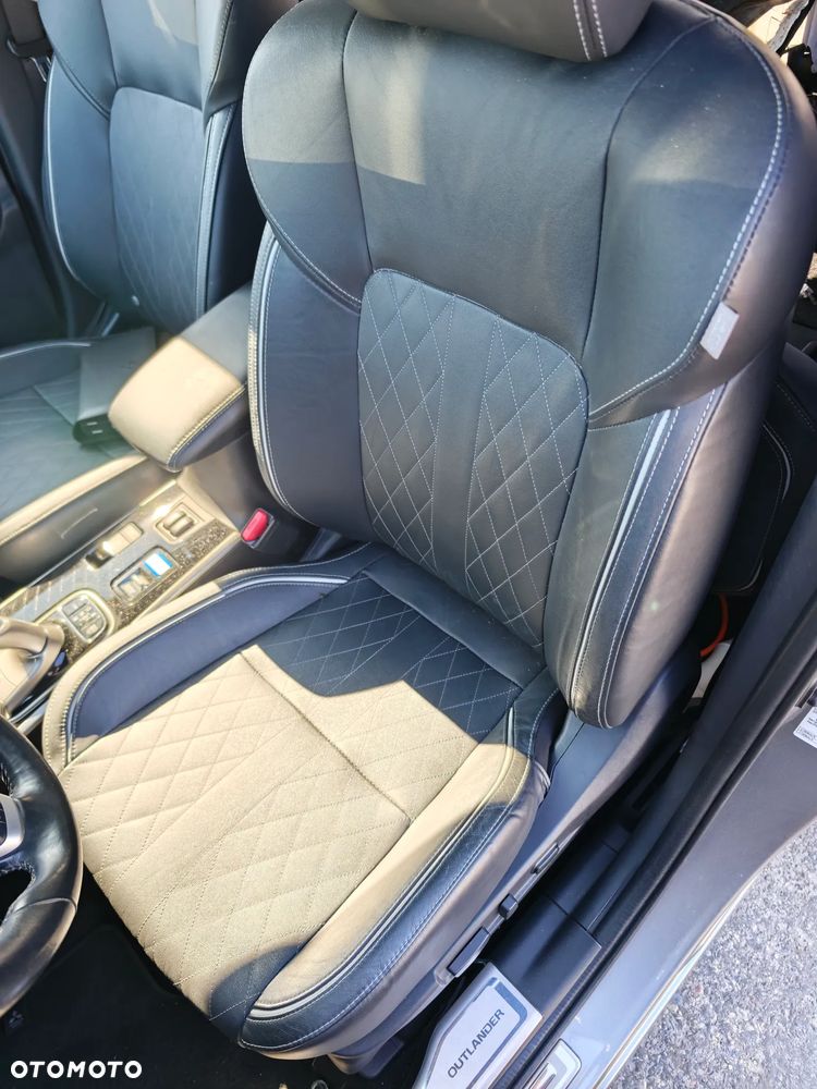 Mitsubishi Outlander 2.4 4WD Diamant+ - 29