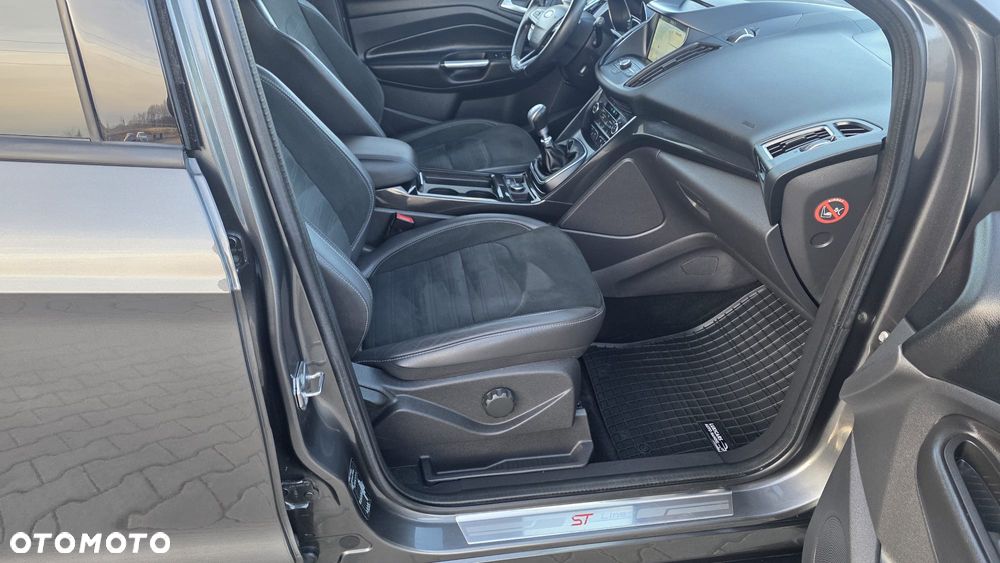 Ford Kuga 1.5 EcoBoost 2x4 ST-Line - 32