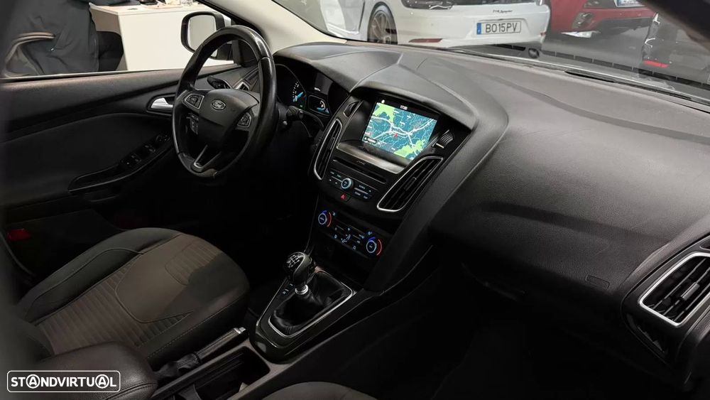Ford Focus 1.0 EcoBoost Titanium - 17