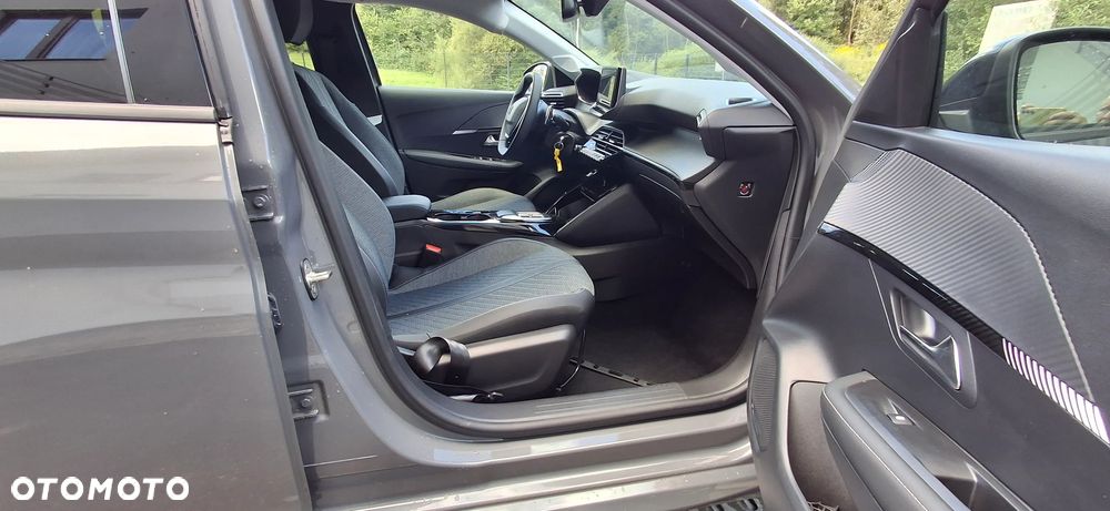 Peugeot 208 PureTech 100 EAT8 Allure - 23