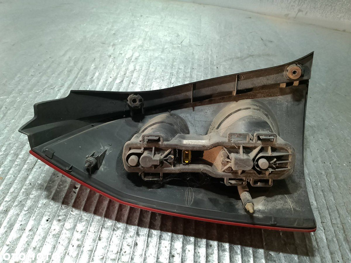 LAMPA TYLNA PRAWA NISSAN PRIMERA P12 ( 03-07 ) 1.9 DCI KOMBI - 4