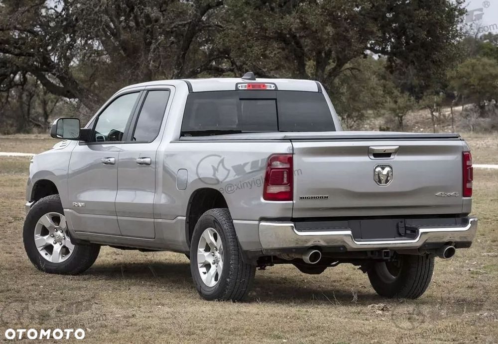 SZYBA TYLNA DODGE RAM 2019- CIEMNA Z OKIENKIEM - 2