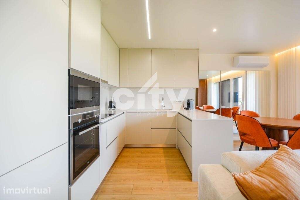 T2 NOVO COM SUITE,  TOTALMENTE MOBILADO – DUAS FRENTES COM VARANDAS E - Grande imagem: 3/40