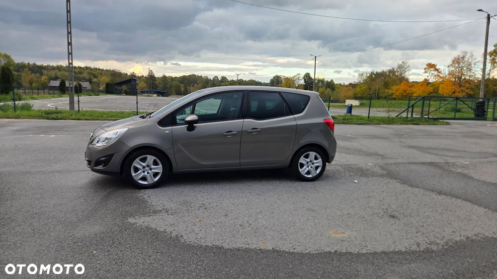 Opel Meriva 2011 photo 2