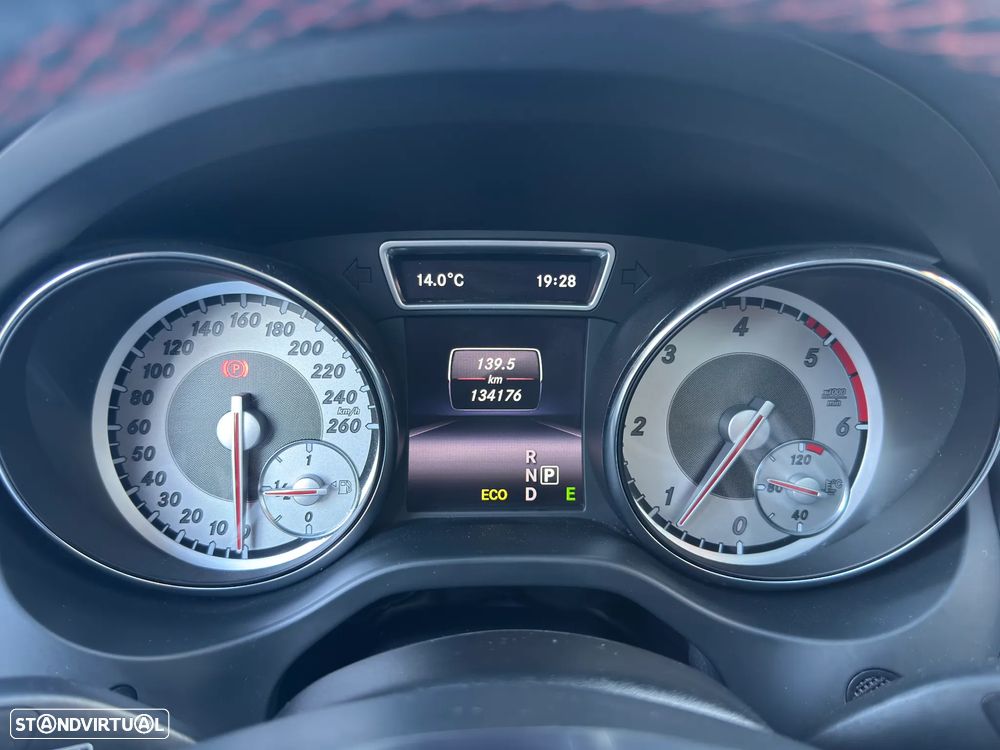 Mercedes-Benz CLA 220 d 7G-DCT AMG Line - 12