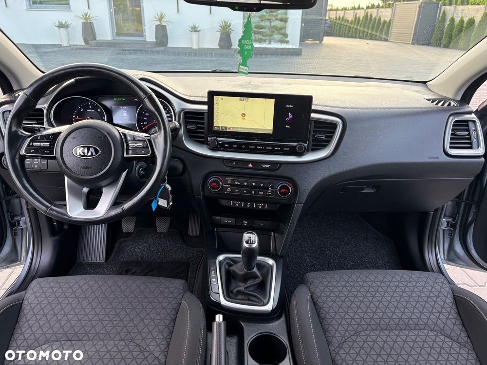 Kia Ceed 1.6 CRDi 136 ISG Dream-Team Edition - 19