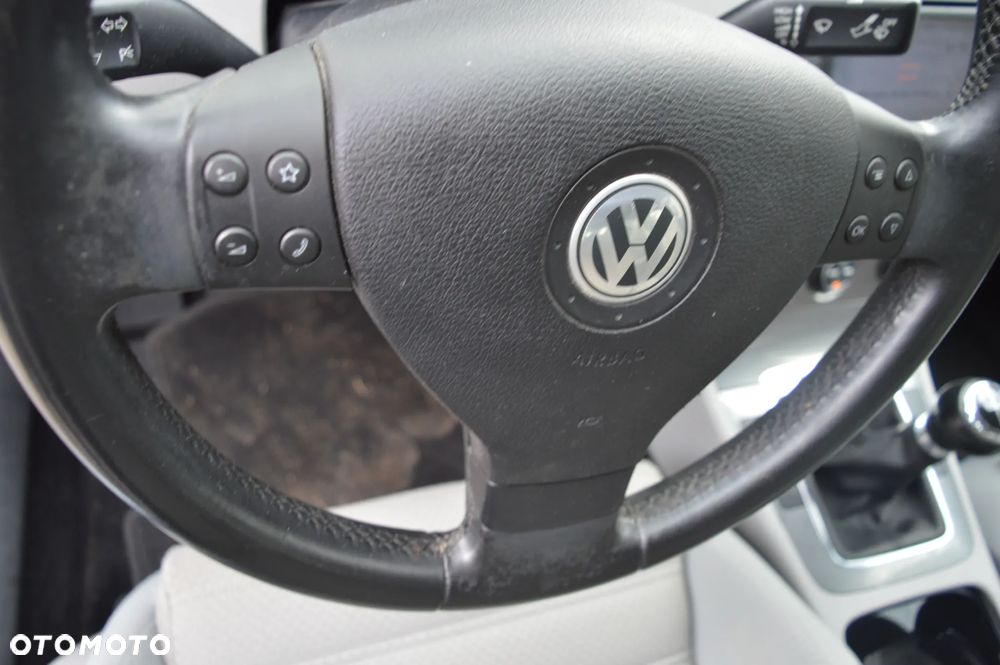 Volkswagen Passat 1.9 TDI Highline - 22