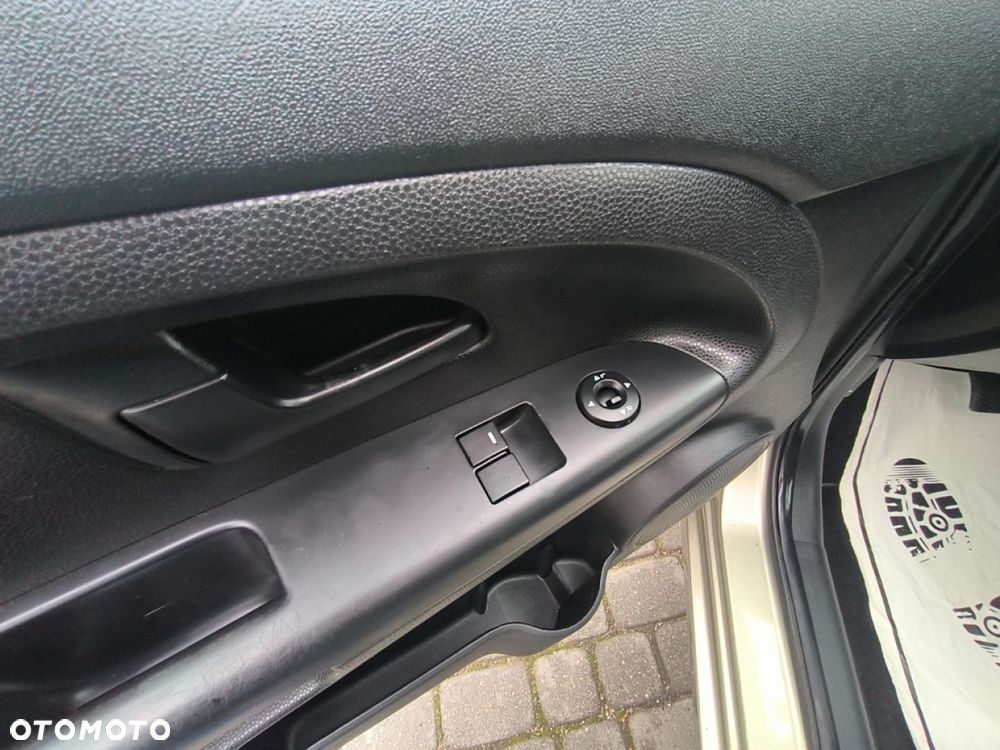 Kia Venga - 12