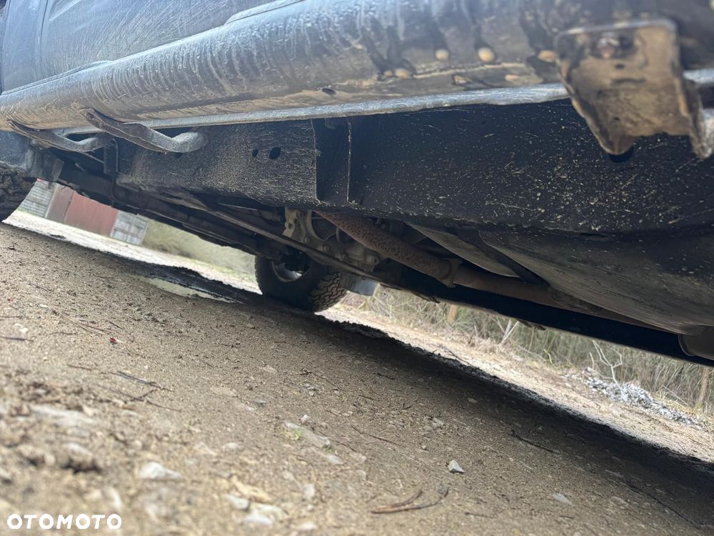 Nissan Navara 2.5 D XE - 10