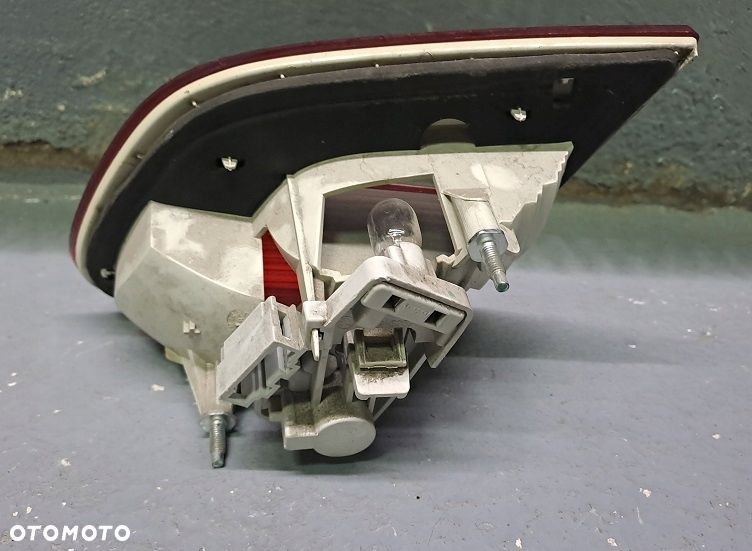 skoda superb ii 08-13 lampa lewy tył w klapę sedan - 2