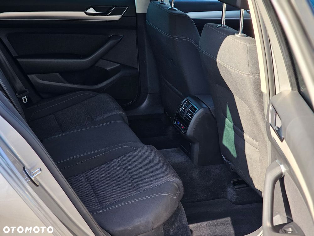 Volkswagen Passat - 18